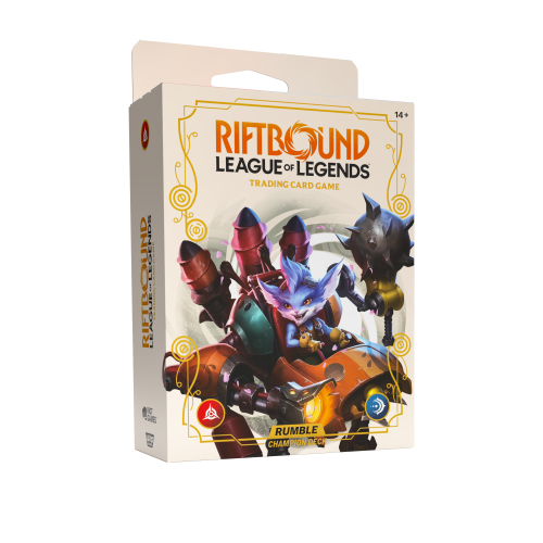 Talia mistrzowska Rumble’a – prekonstruowana talia 56 kart o tematyce Mecha-Minion, zawierająca booster Spiritforged, papierową matę do gry, dedykowane pudełko na karty oraz instrukcję zasad, zaprezentowana w oryginalnym opakowaniu detalicznym.